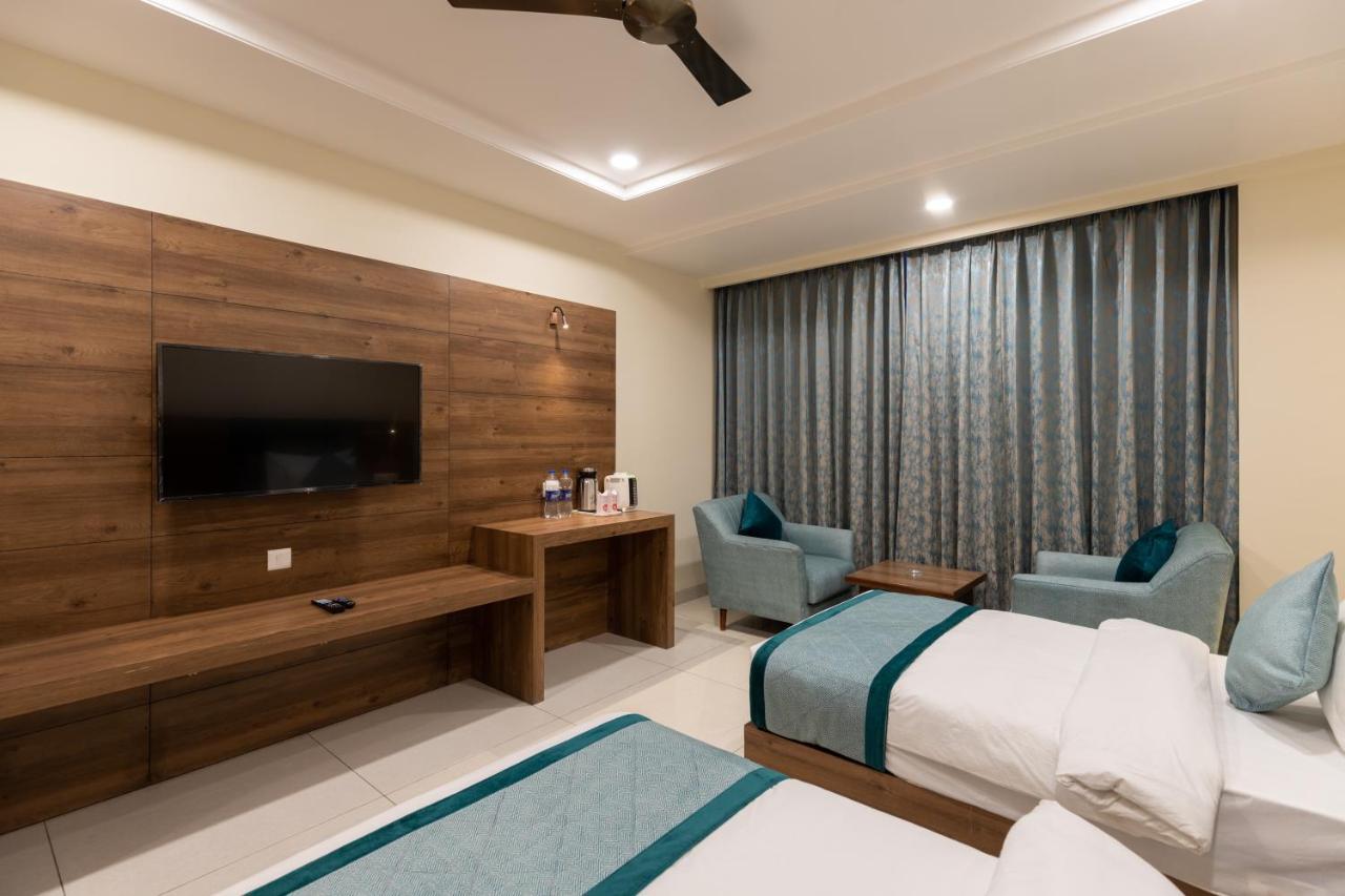 Hotel Highway King Bilaspur มาเนซาร์ ภายนอก รูปภาพ